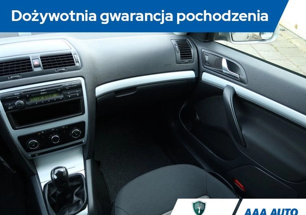 Skoda Octavia cena 22000 przebieg: 242718, rok produkcji 2009 z Mikstat małe 254